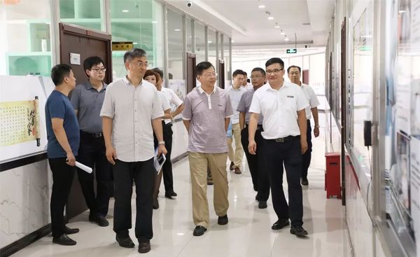 海港區(qū)政府領導參觀乾港集團 海港區(qū)政府領導參觀乾港集團